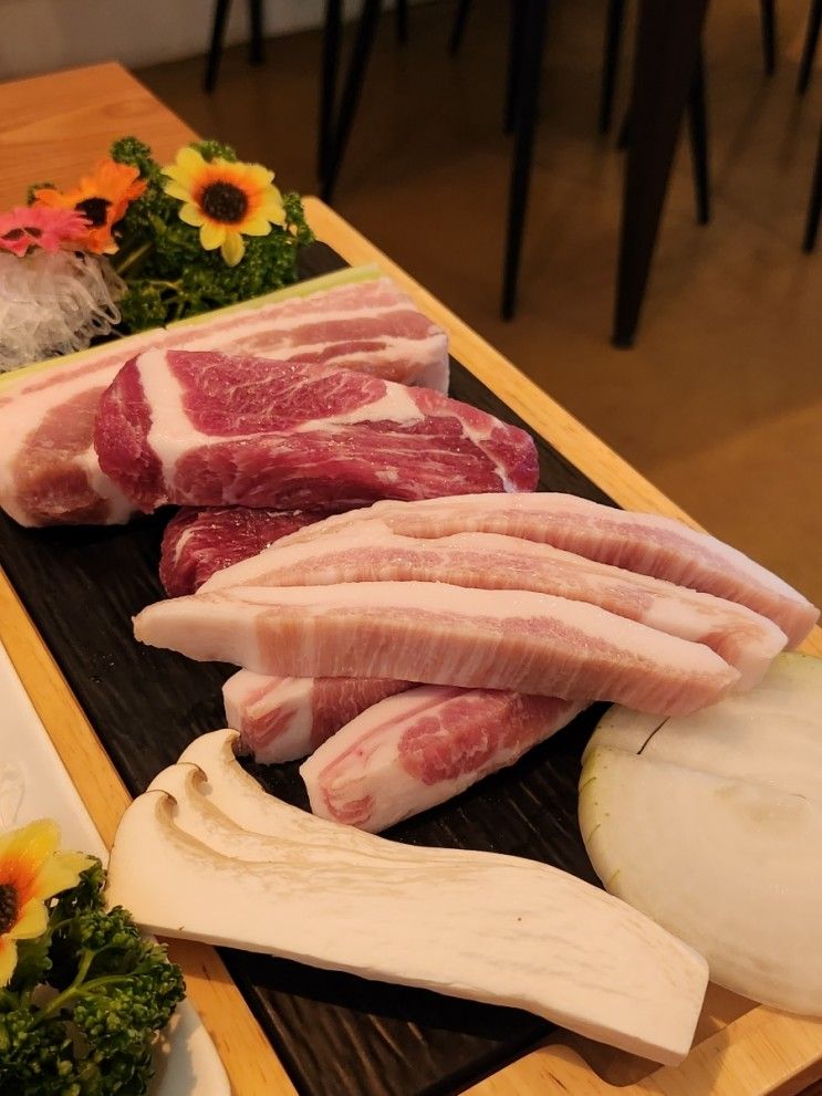 [홍대] 경의선책거리맛집 :: 연남동 고기집 산토스틸라