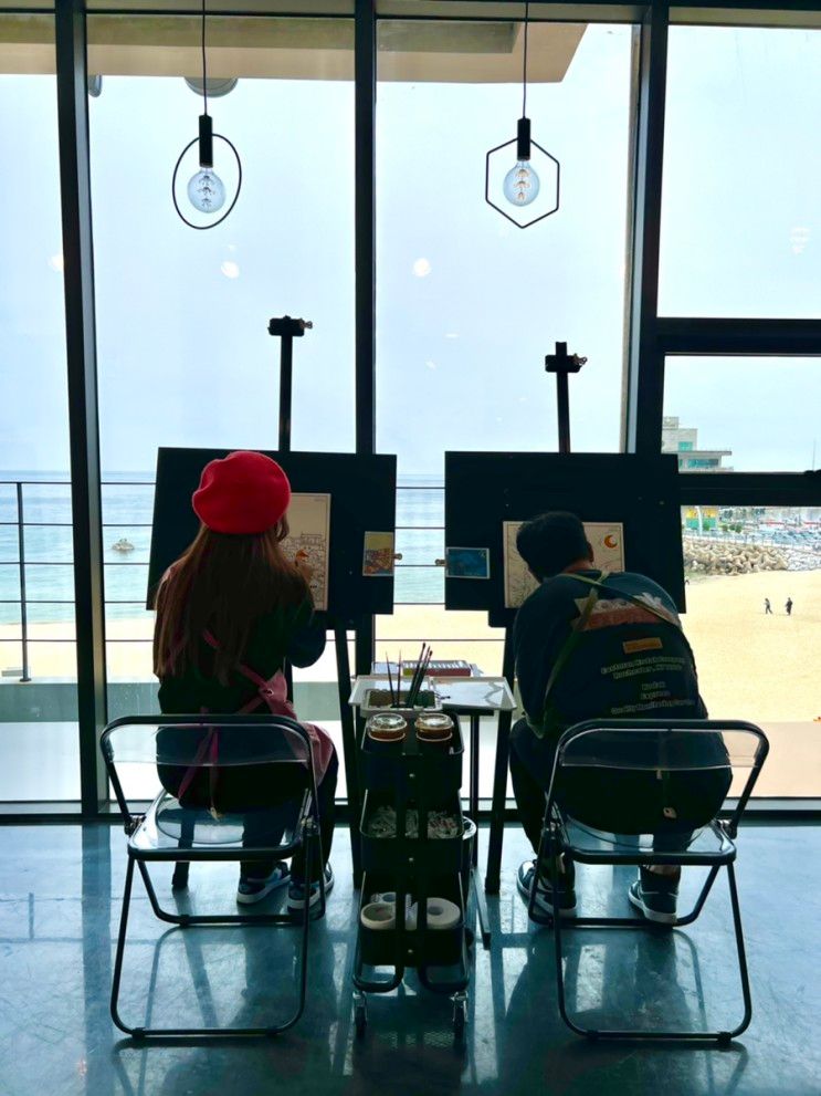 강릉여행 | 데이트 하기 좋은 그림그리는 카페 “성수미술관”