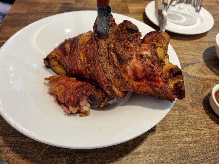 맛있는 족발을 통째로 튀긴다면?" 분당 슈바인학센 맛집 블루메쯔