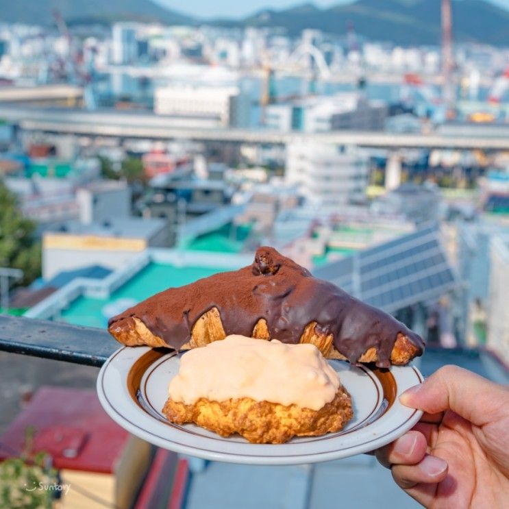 [부산] 영도 카페 카페드220볼트 :: 커피랑 디저트 다 맛있는 곳... 