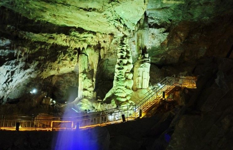정선여행 대형석주를 볼수있는 천연동굴 화암동굴...