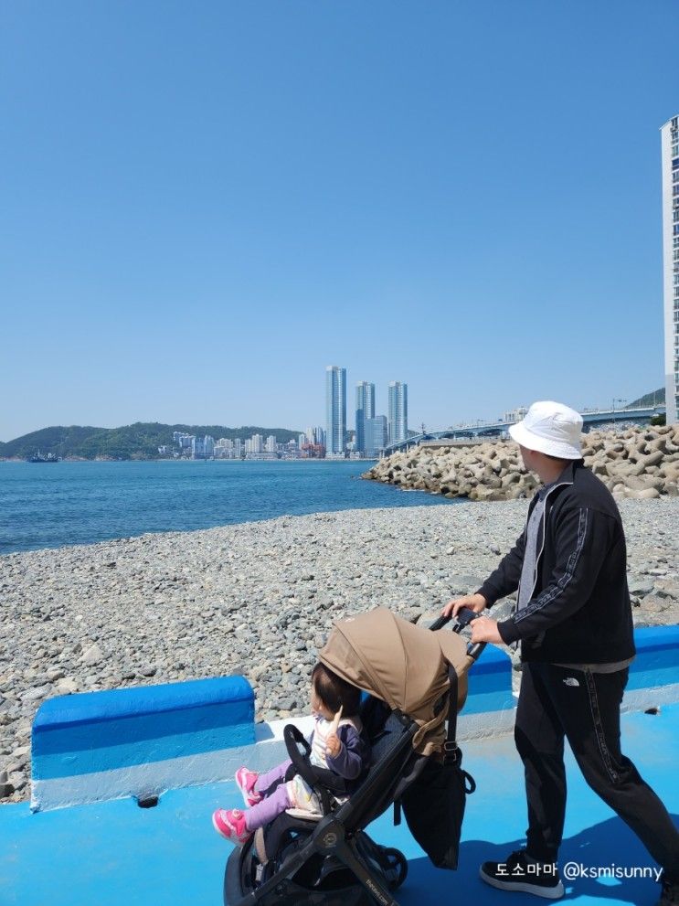 부산 흰여울마을 해안산책로/유모차끌고 바다보며 산책해요