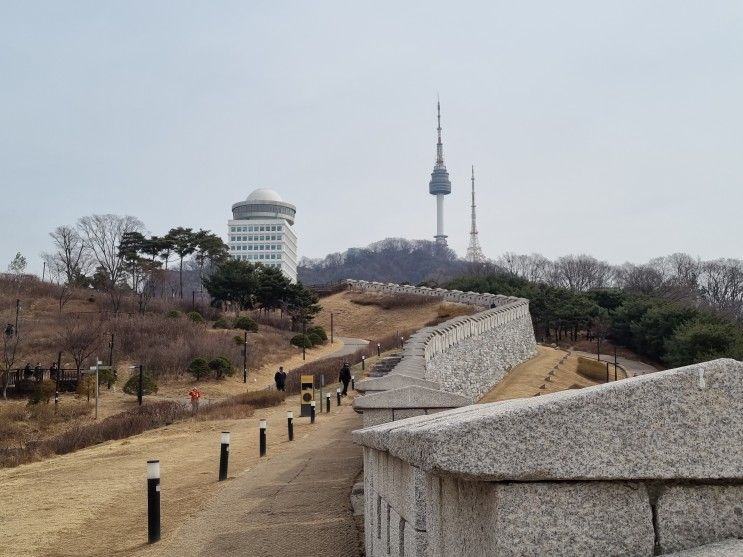 서울 시내 가볼만한곳, 남산공원, 김유신장군상, 백범광장공원