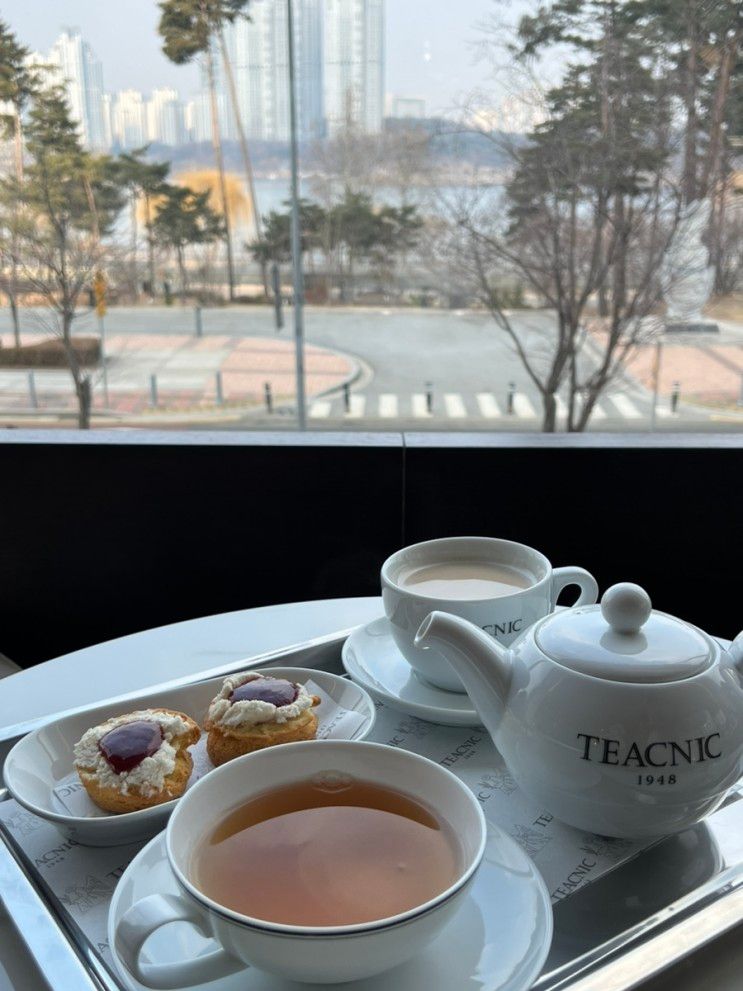 광교 앨리웨이에 입점한 스콘맛집 연남동 카페 - 티크닉...