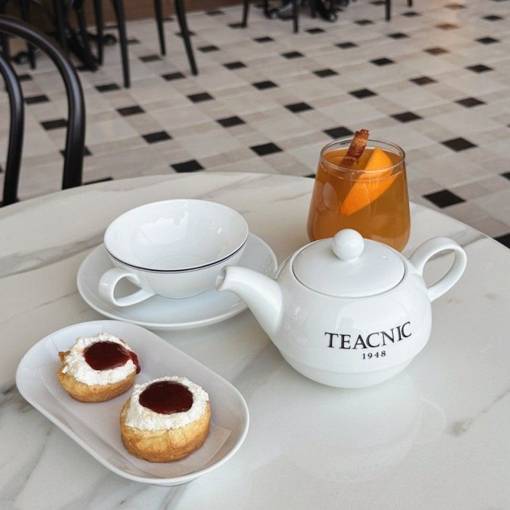 홍차와 스콘이 맛있는 광교 앨리웨이 뷰맛집 '티크닉 TEACNIC'