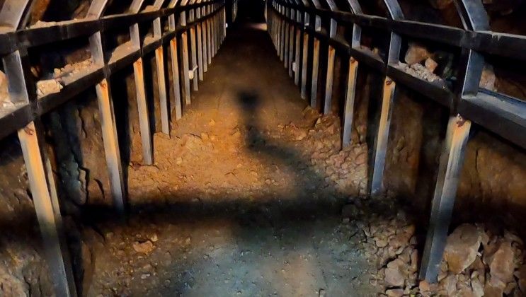 서울의 한 어린 땅속 동굴 궁산 땅굴 역사전시관