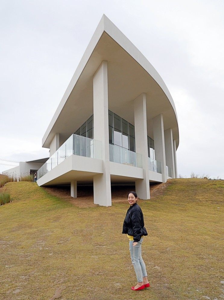 속초 카페 긷. 설악산 울산바위 뷰가 정면에