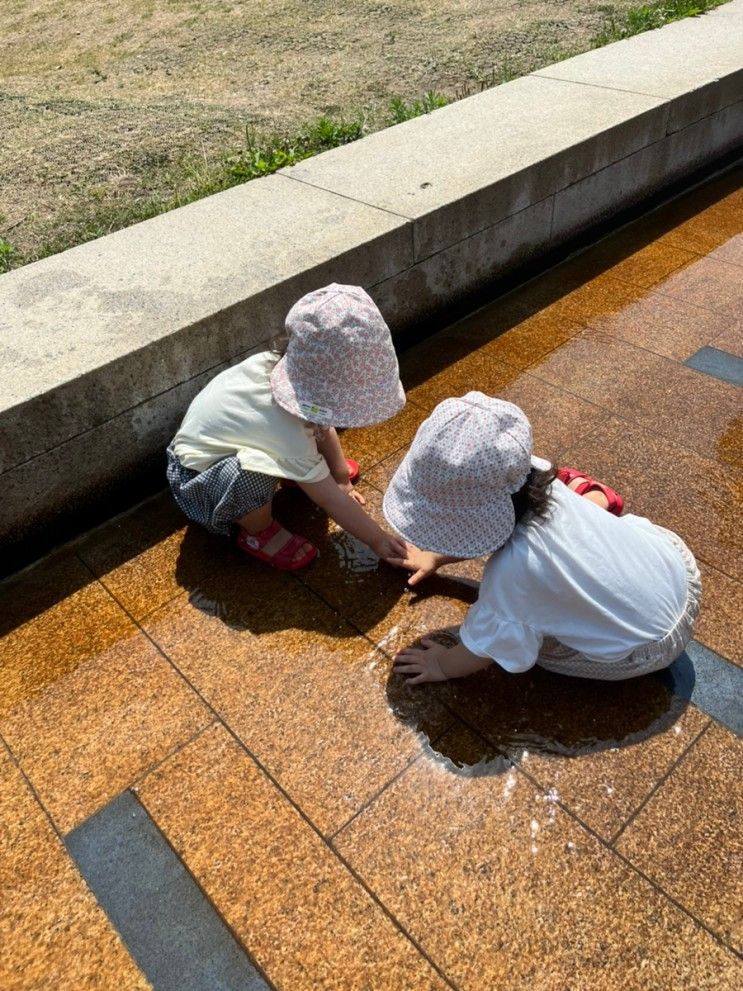 주말 쌍둥이 아기랑 물놀이, 여의도 한강공원 물빛광장 (주차... 