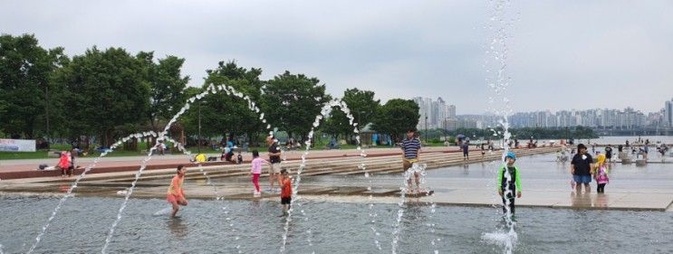 서울 여의도 한강공원 물빛광장 물놀이장 아이랑 물놀이하기... 