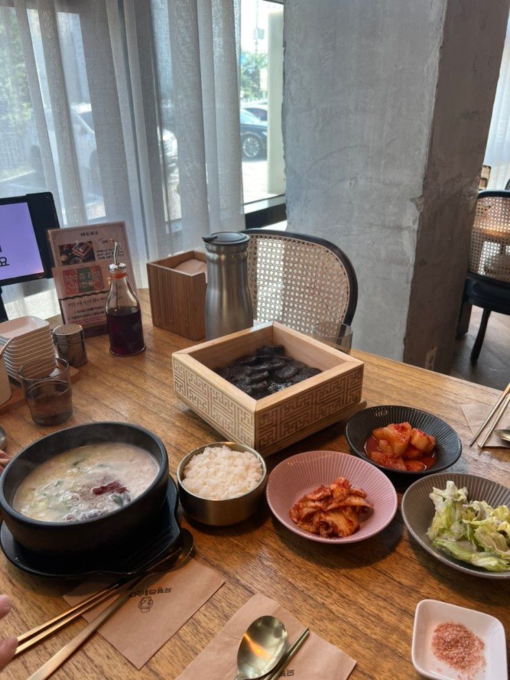 순대국 양도 푸짐하고 분위기 까지 좋은 '무봉리순대국&카페아를'