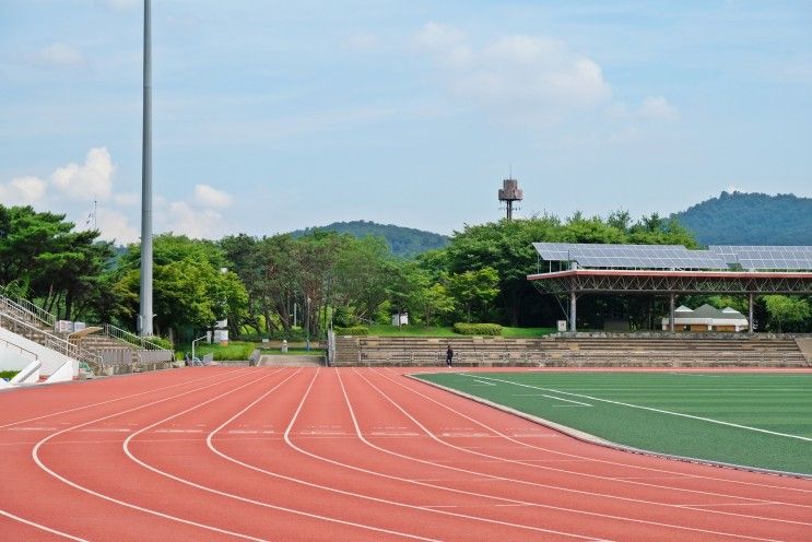 경기도 가볼만한곳: 과천관문체육공원에서 육상트랙을 달려보자