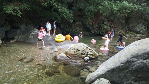 가평 유명산을 마주보는 어비산 어비계곡