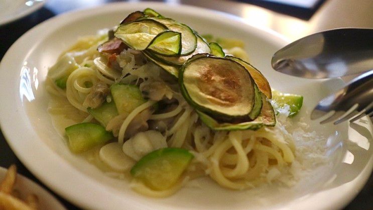 [압구정 로데오 맛집] 압구정 신상 와인바 ‘데머룽’