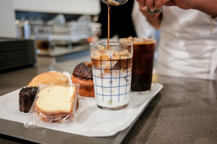 함께하는 우리동네소금빵 종로BOOK&BAKERY 앨리웨이 인천점.