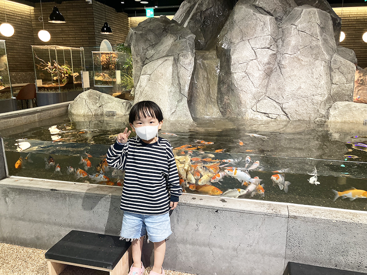 [수원 망포] 바다생물을 좋아하는 아이와 함께 아쿠아리움 카페 망포 판타지움 어푸어푸