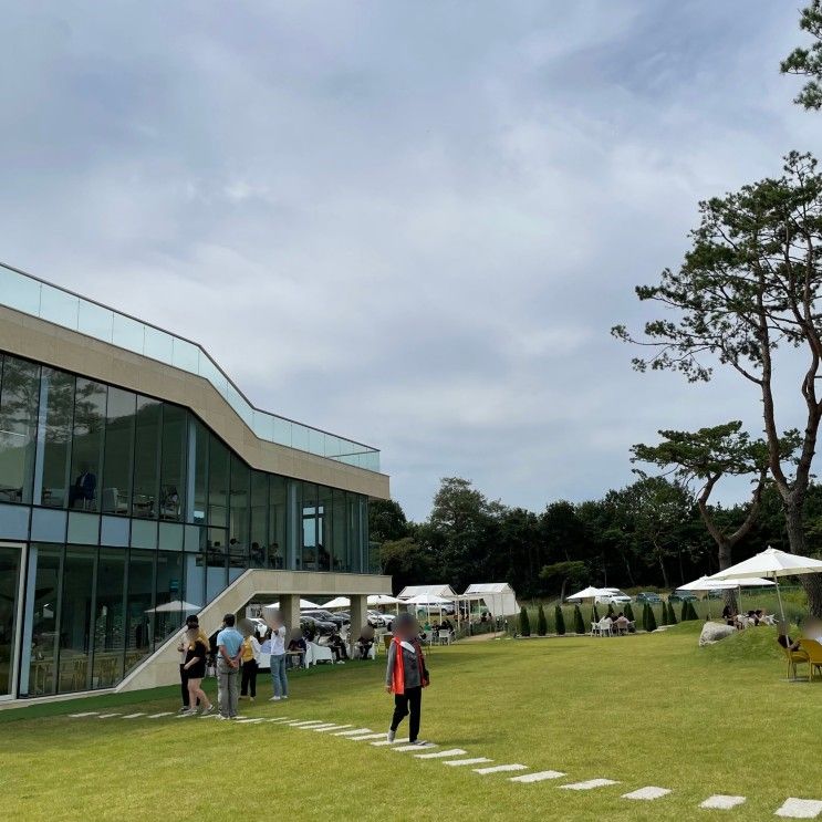 충북 음성 신상 카페, 용산저수지 뷰맛집 '유리원'