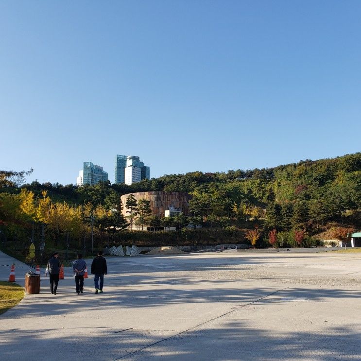 서울 마포 문화 비축기지, 더 많은 전시 기획을 기대해