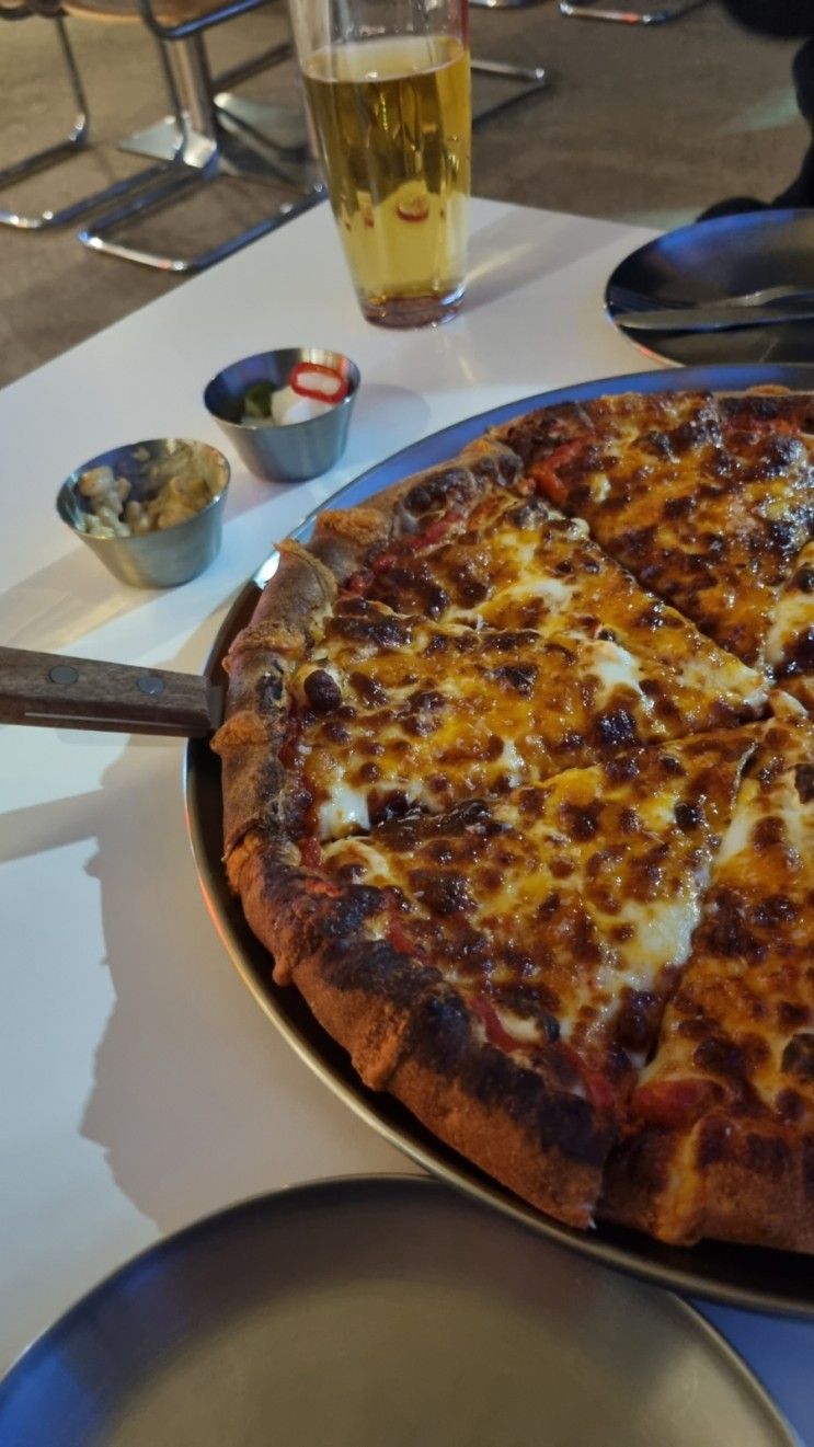 속초하면 pizza! 진짜 미국식 갯배피자 분위기 맛집은 덤