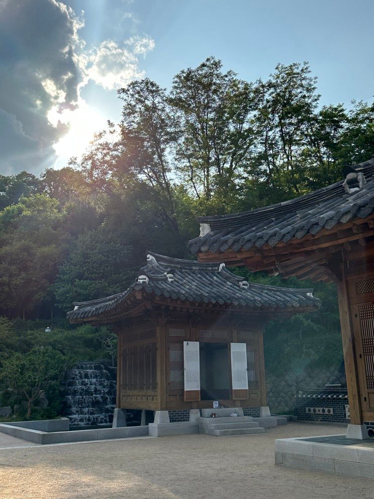 청운문학도서관/ 주차장 주소/ 시설 정보/ 폭포 뷰 보며 무료 독서