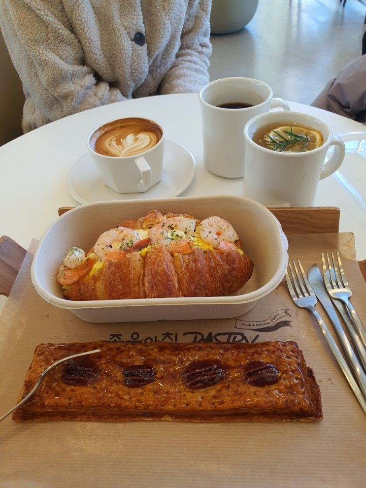 좋은아침페스츄리 오산점_ 멋진 뷰, 맛있는 빵과 커피