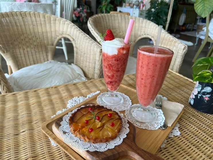 예산 카페 추천 예당 호수 뷰 맛집 화이트하우스!