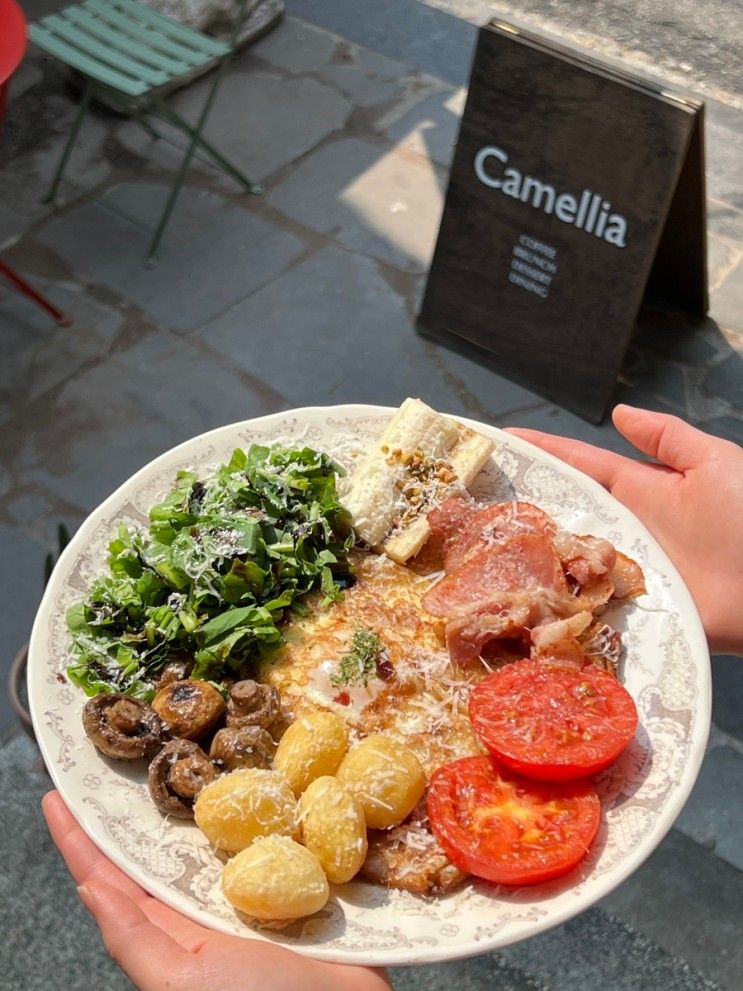 연남동 브런치 맛집 카멜리아 연남 유럽 감성 카페