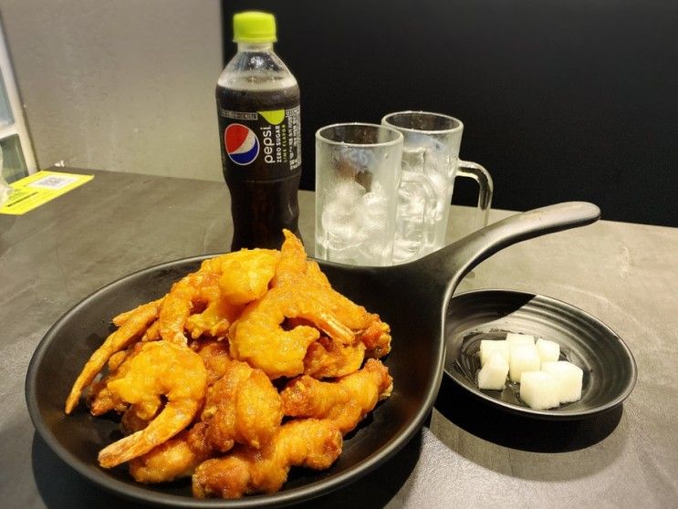 유아놀이방이 있는 치킨매니아 왕새우허니콤보치킨