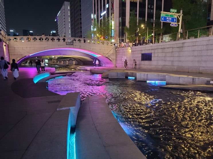서울 산책하기 좋은 곳 청계광장부터 청계천 즐기기