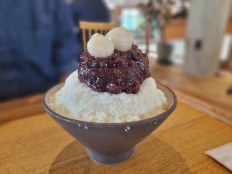 빵지순례] 딸기 크로와상 & 팥빙수 추천! - 뚜쥬르 빵돌가마마을