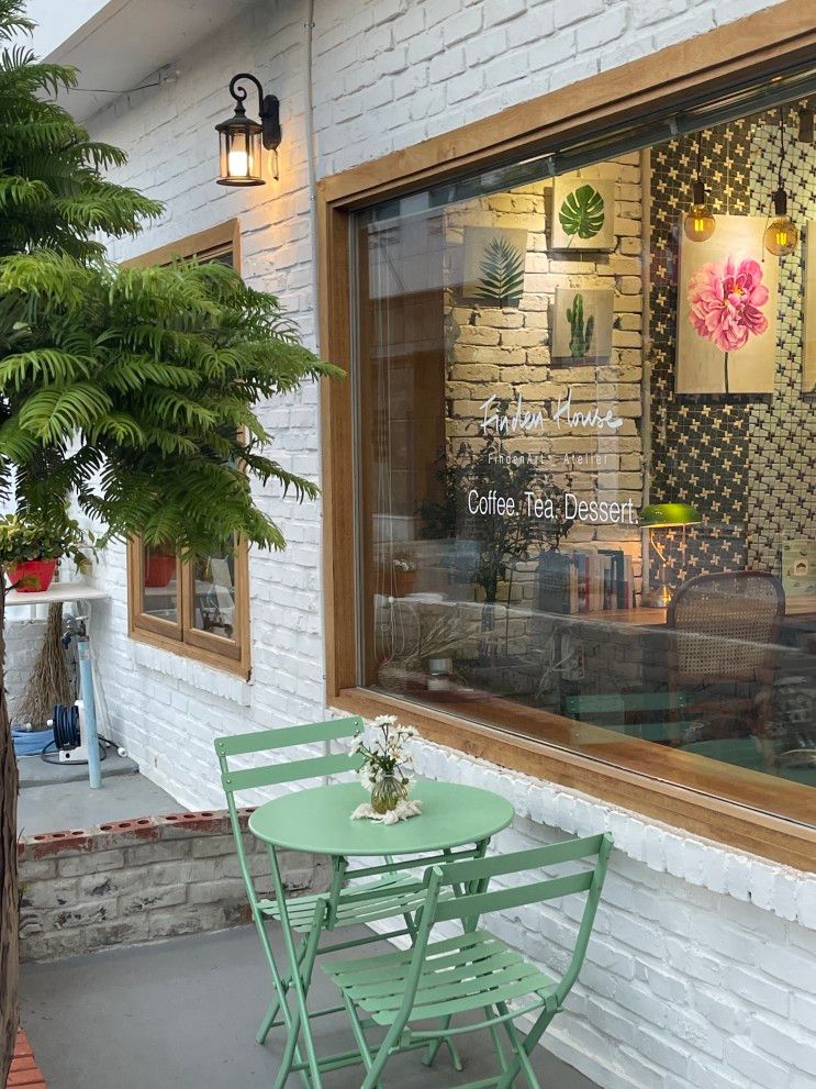 춘천 운교동 카페 골목에서 피어나는 예술적인 공간 핀든하우스
