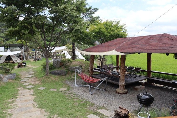 홍천 캠프사이트 :: 캠핑분위기 뿜뿜 낮에는 카페, 저녁엔 캠핑장