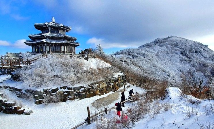 무주 덕유산 리조트 스키장 곤돌라 할인 설천봉 향적봉 눈길 산행