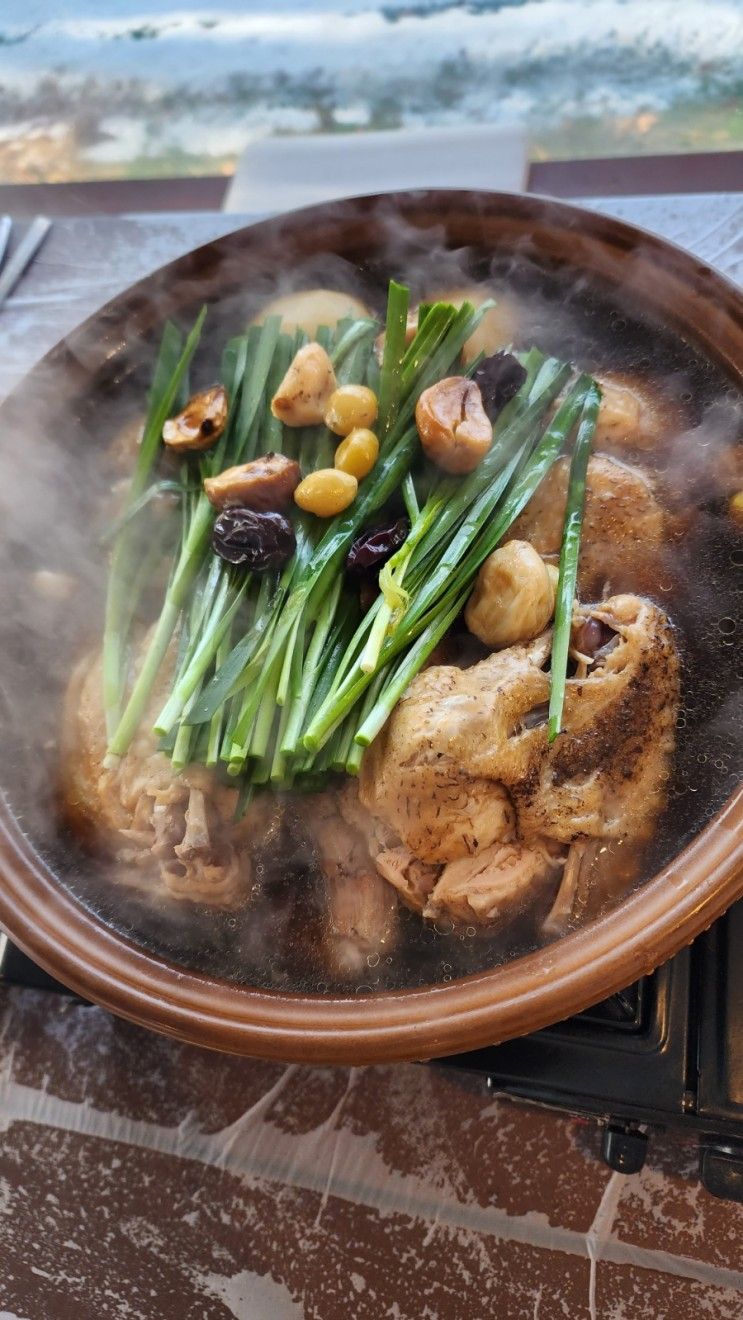 [산우리] 한약재로 국물맛을 낸 토종닭백숙 여름엔 예약풀...