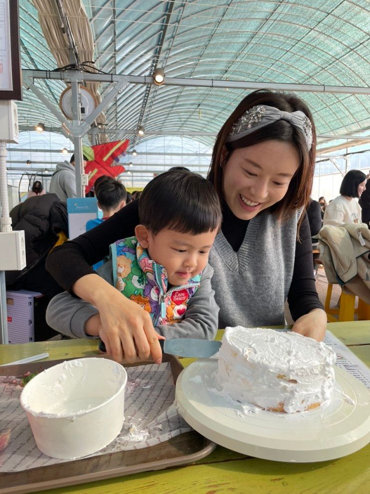 (부산/김해가야딸기테마파크) 딸기따기 체험하고 왔어요