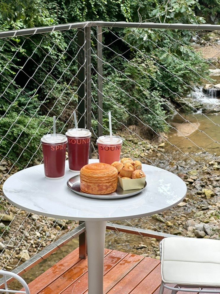 용인 베이커리카페 스프링사운즈 | 야외 테라스와 계곡뷰 수지...