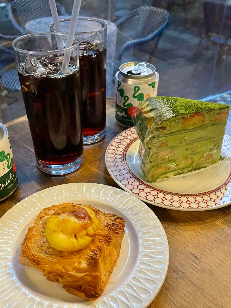 도산공원]디저트가 맛있는 분위기 좋은 카페_도산 맘마미아