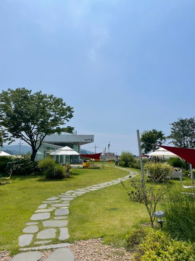 홍성 비츠 카페 : 남당항 뷰와 탁트인 정원