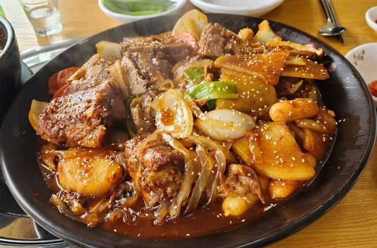 파주 문산 뼈찜 맛집이다옹 옹다래 감자탕 점심 후기