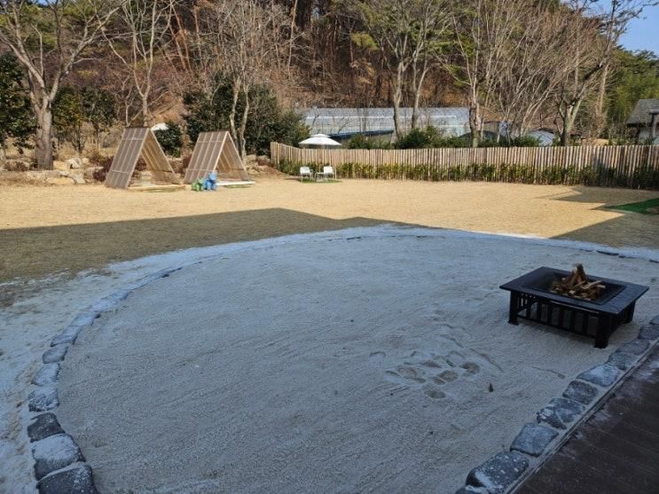 부산 기장 유르트 장안사 근처 모래놀이터 잔디밭 있는 브런치...