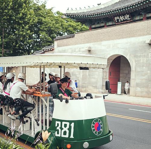 이색 여행 색다른 전차로 즐기는 서울 투어 옛 감성 그대로...