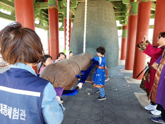 경주 신라대종 타종체험 │신라복 입고 종 치는 이색체험, 주차...