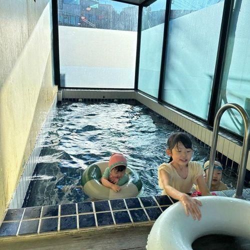 가평 프리미엄키즈풀빌라 미온수 수영장 하루종일 놀기