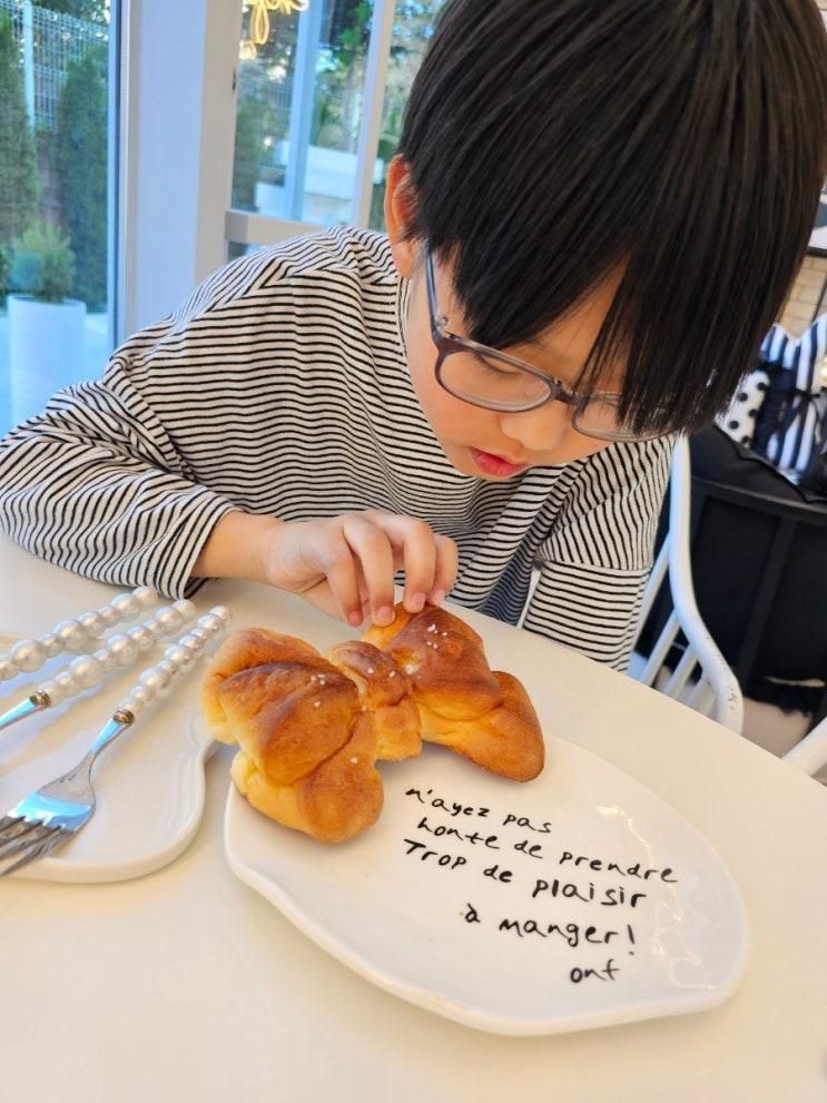 남양주 브런치 카페 리본팝 _  러블리한 인테리어 맛집 마석 카페