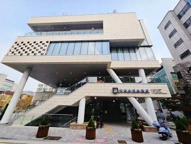 일반 주차장이 아닌, 신개념 복합문화공간 '양재 공영주차장'