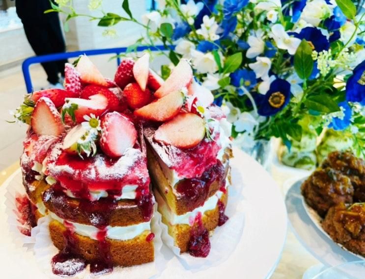 앤티크커피 동탄점 - 아주 맛있는 딸기케이크가 생각난 주말 아침