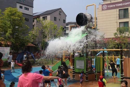 수원 광교 "물봉선공원" 어린이들을 위한 미니 워터파크