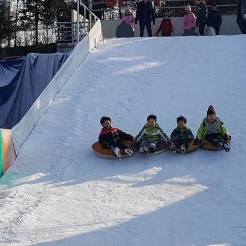 아이들과가볼만한곳 눈썰매장으로 변신한 마부농원에서...