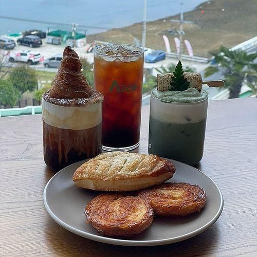 통영 대형 카페 아르세:커피와 디저트는 평범했지만 뷰 맛집