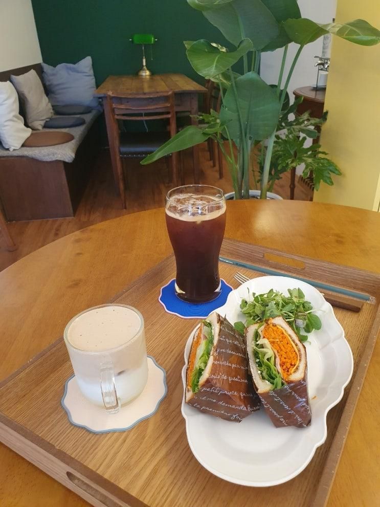 동탄 (치동천) 브런치 카페 '정오처럼' 당근라떼샌드위치 맛에...
