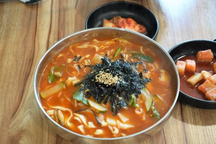 강릉 아르떼뮤지엄 맛집 초당장칼국수에서 아이들도 함께